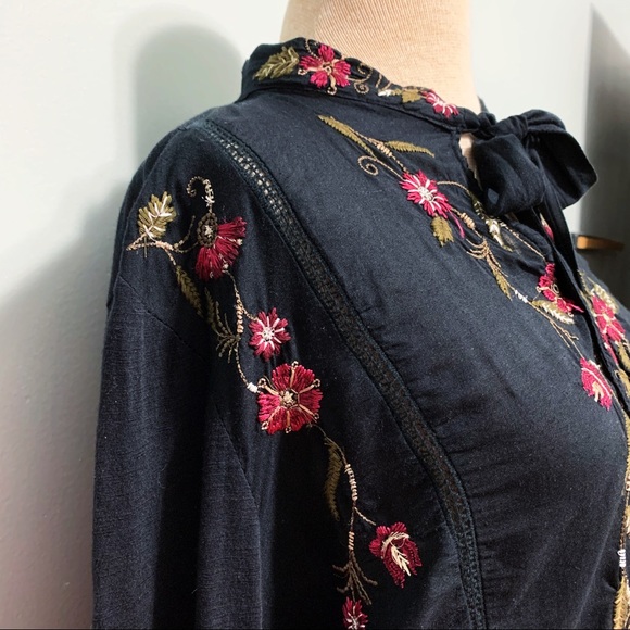 Lucky Brand Mandarin Tie- Neck Floral Embroidered - Picture 4 of 8